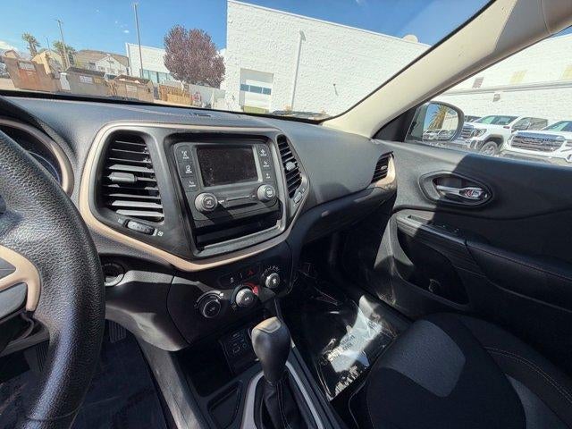 2017 Jeep Cherokee Sport