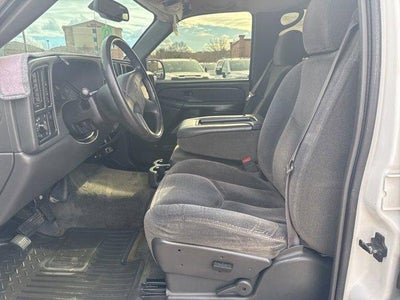 2004 Chevrolet Silverado 2500 HD LS