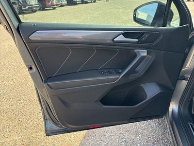 2023 Volkswagen Tiguan SE R-Line Black