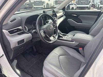 2022 Toyota Highlander XLE