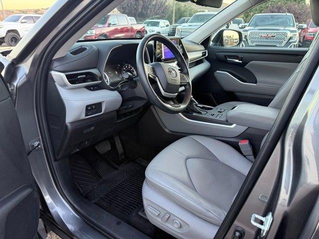 2024 Toyota Highlander LE