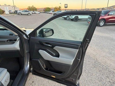 2024 Toyota Highlander LE