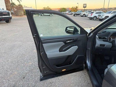 2024 Toyota Highlander LE