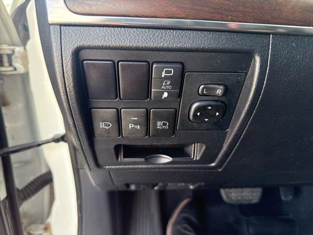 2018 Toyota Land Cruiser Base