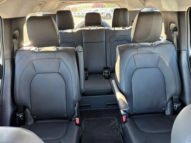 2025 Land Rover Defender X-Dynamic SE