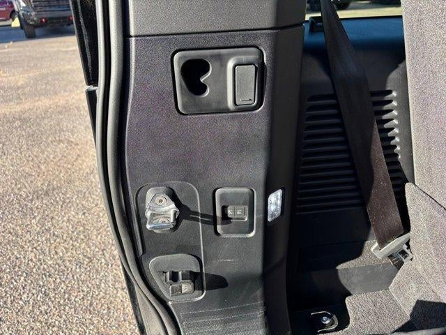 2025 Land Rover Defender X-Dynamic SE