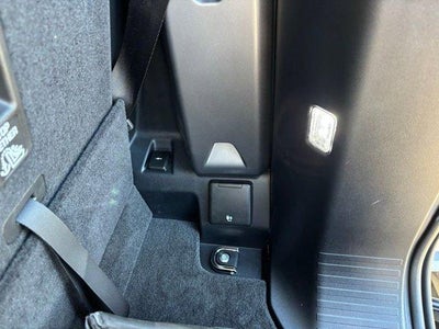 2025 Land Rover Defender X-Dynamic SE