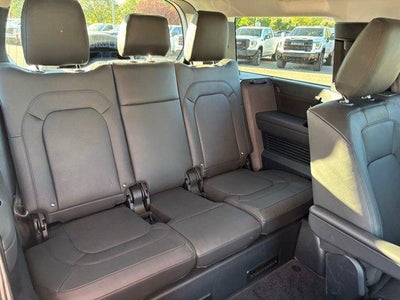 2025 Land Rover Defender X-Dynamic SE