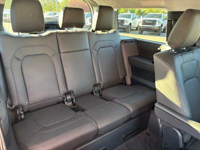 2025 Land Rover Defender X-Dynamic SE