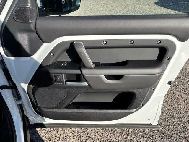 2025 Land Rover Defender X-Dynamic SE