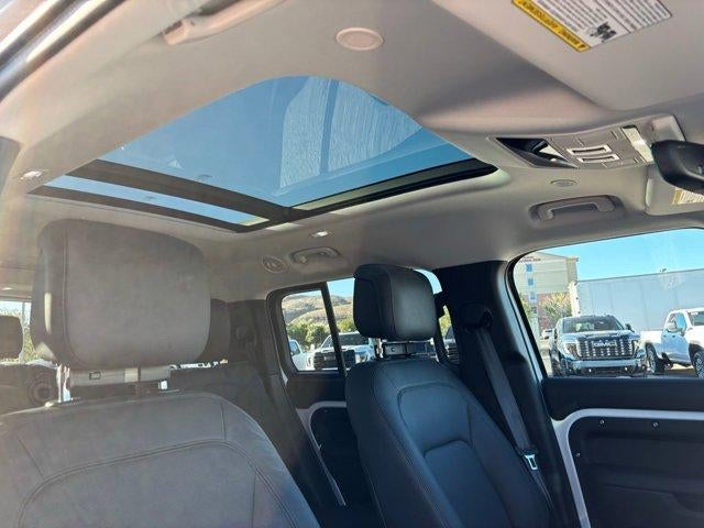 2025 Land Rover Defender X-Dynamic SE